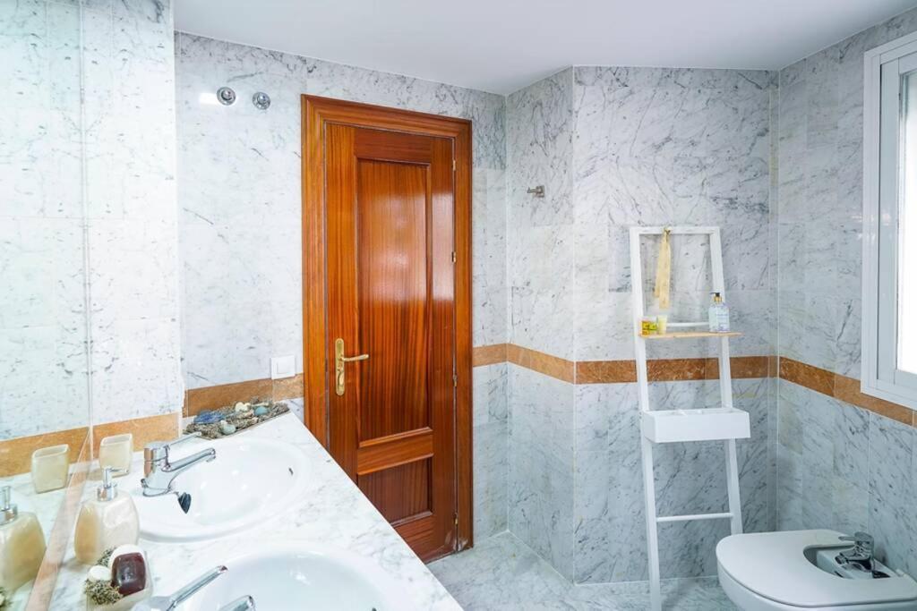 Lovely And Chic Apartment In The Heart Of Siviglia Esterno foto